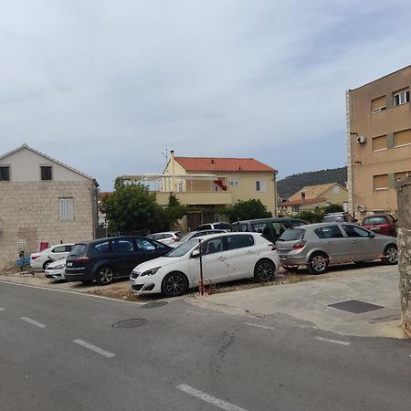 Apartment Filomena In The Center Komiza Luaran gambar